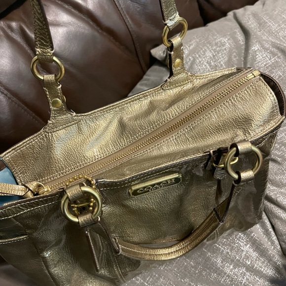 Gold Coach purse - Picture 8 of 10